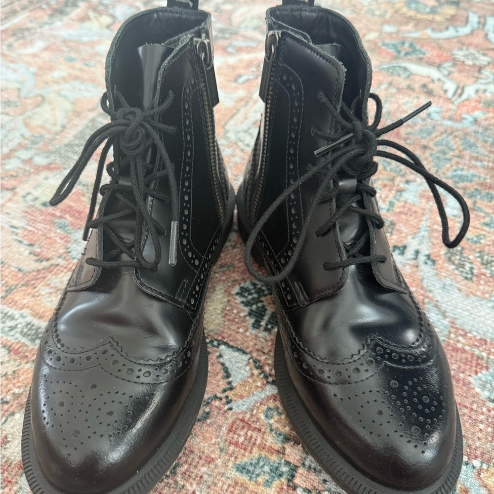 Dr Marten Delphine Wing Tip Black boot